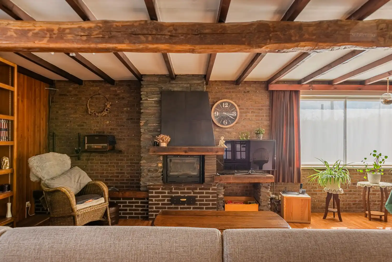 Charmante woning met 6 slaapkamers, garage en gezellige tuin op 695 m² foto 9