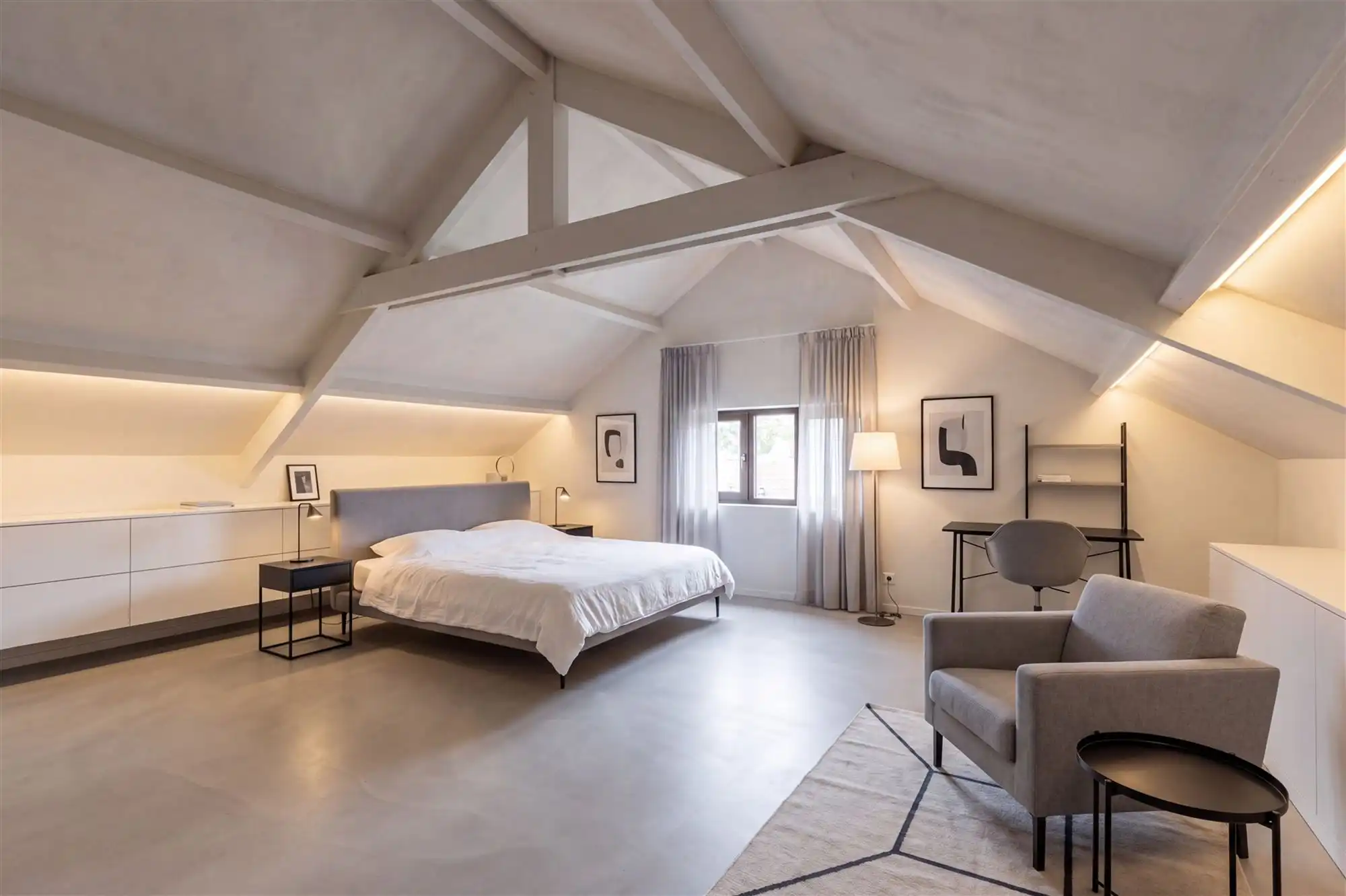 Ruim wonen met 4 slaapkamers, inpandige garage en tuin foto 13