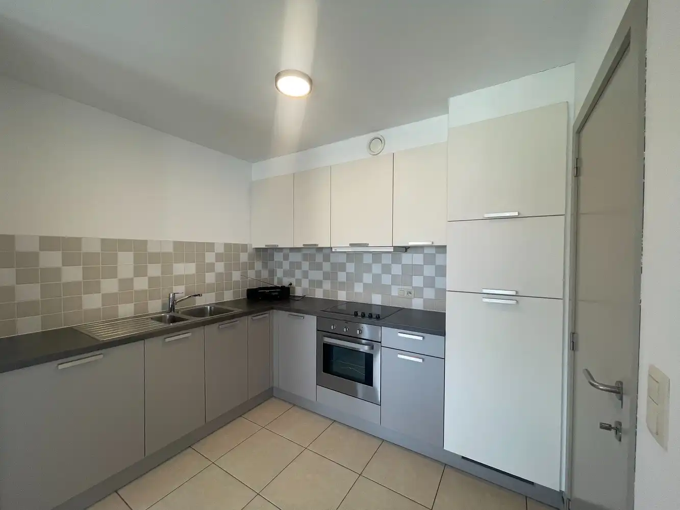 Appartement met terras en garage in het centrum van Moerbeke foto 10