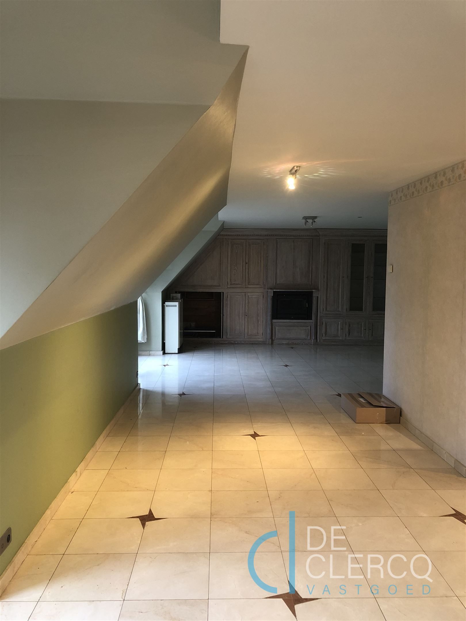 Ruim appartement met garage TE HUUR in het centrum van Lochristi! foto 4