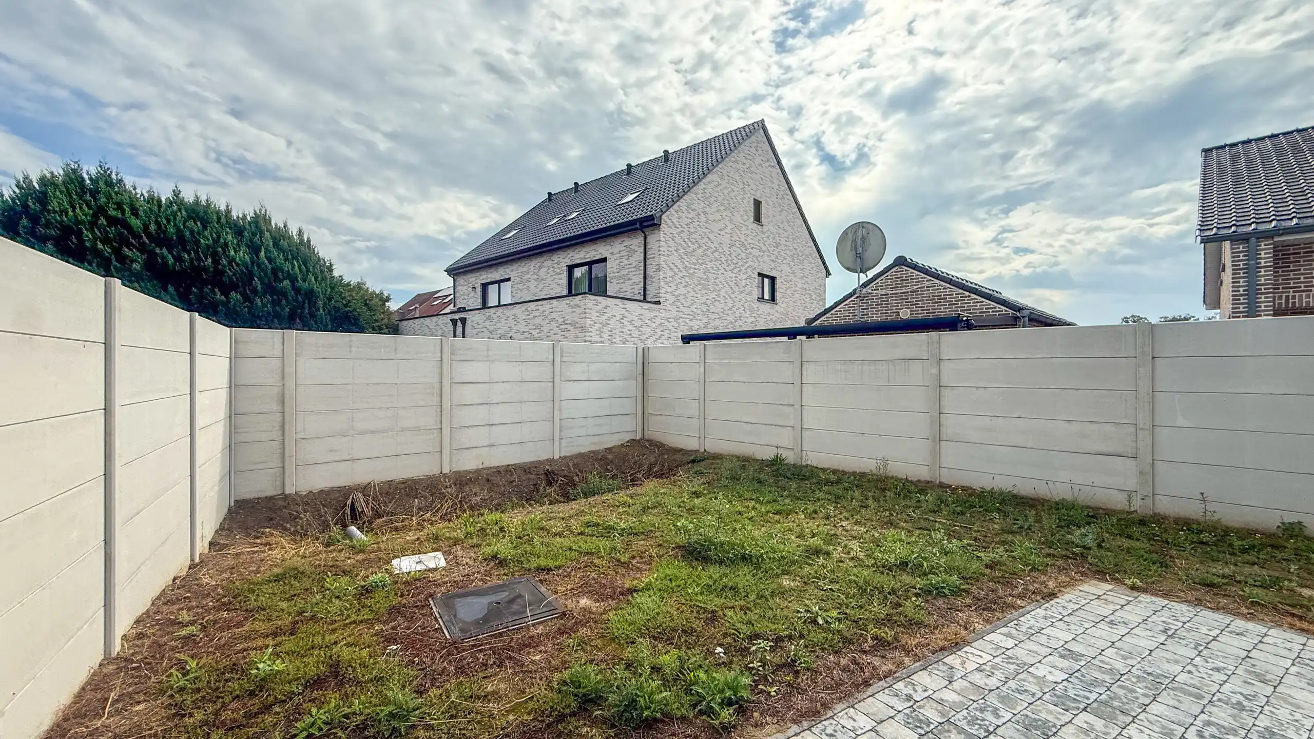 Kwalitatief afgewerkte nieuwbouwwoning op centrale ligging! foto 43