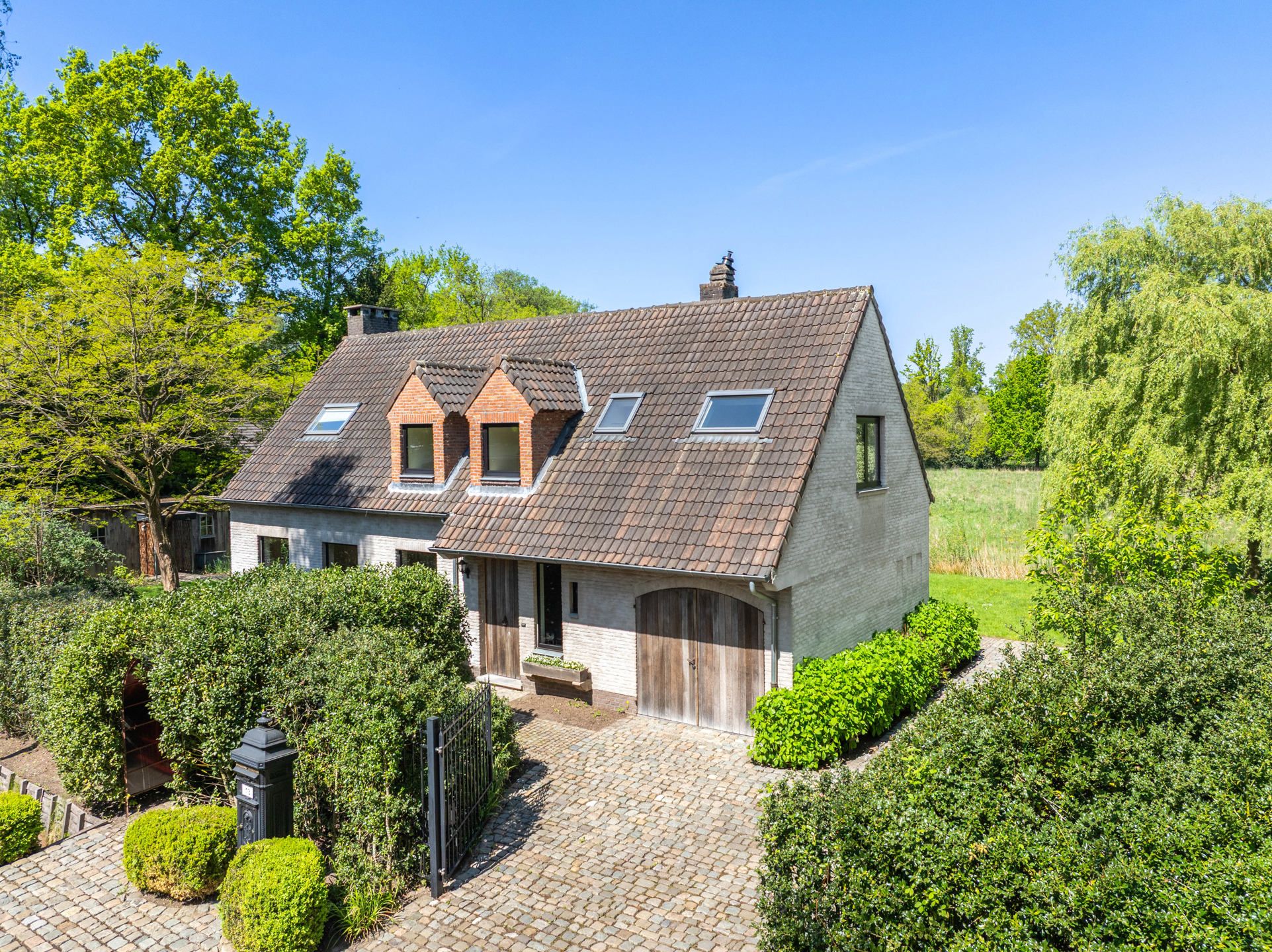 Hoofdfoto van de publicatie: Charmante woning omringd door ca 6000m² aan prachtige natuur
