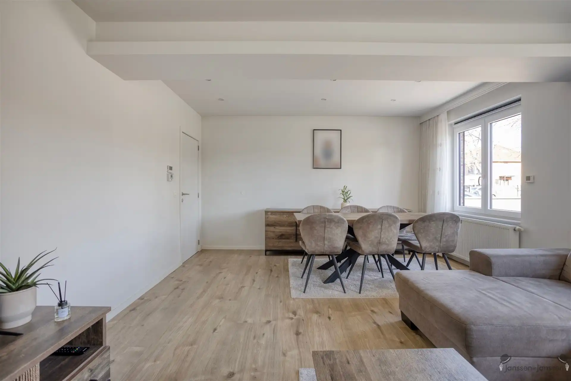 Volledig gerenoveerde HOB op topligging aan rustig pleintje te Genk foto 5