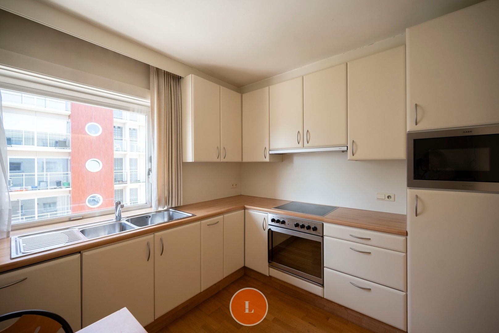 Instapklaar appartement met garage te koop in hartje Harelbeke foto 8