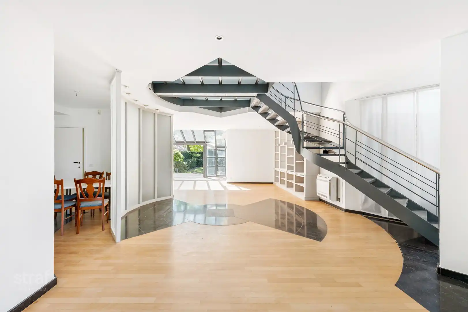 Ruim (en ook groot) huis op Linkeroever&nbsp;met praktijkruimte/ studio foto 3