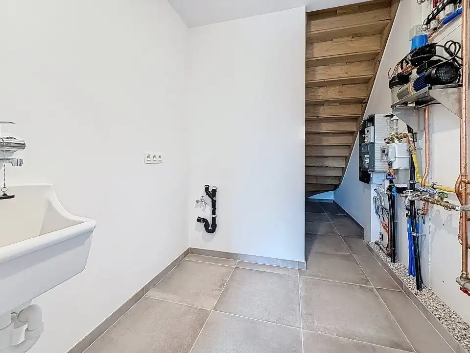 Ruime nieuwbouwwoning met tuin, carport en extra bergruimte foto 5