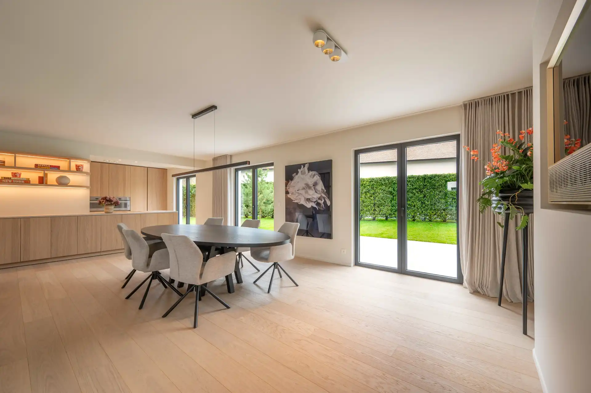 Smaakvol afgewerkte villa in Maaiken met ruime tuin foto 11