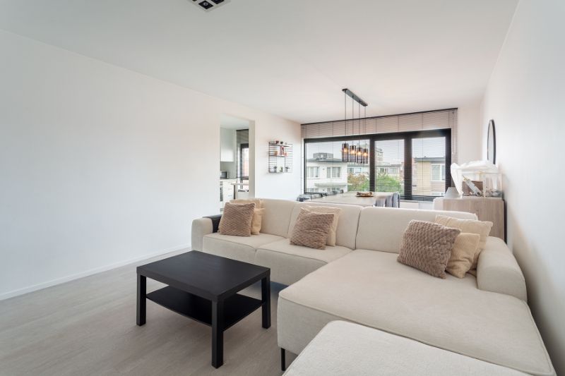 Ruim en lumineus, instapklaar 2 slpk. app. met terras en zicht op het groen+P! foto 5