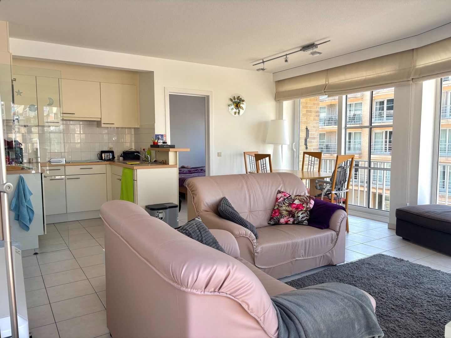 Te huur op jaarbasis:  Hoekappartement met 2 slaapkamers foto 2