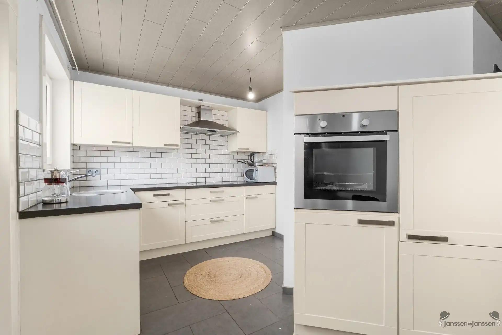 Charmante rijwoning met tuin in het groene Waterschei foto 9