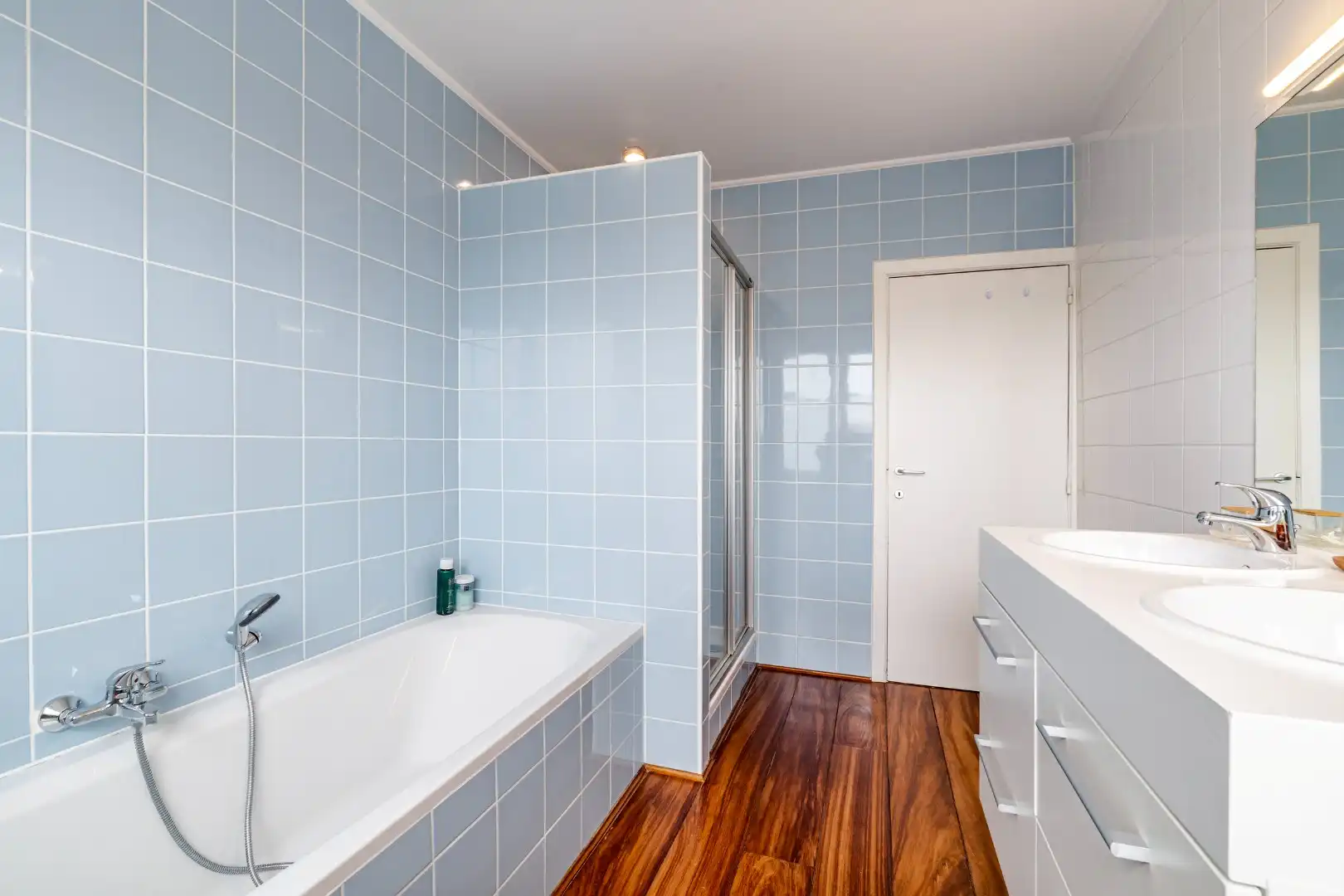 Lichtrijk appartement met twee terrassen foto 19