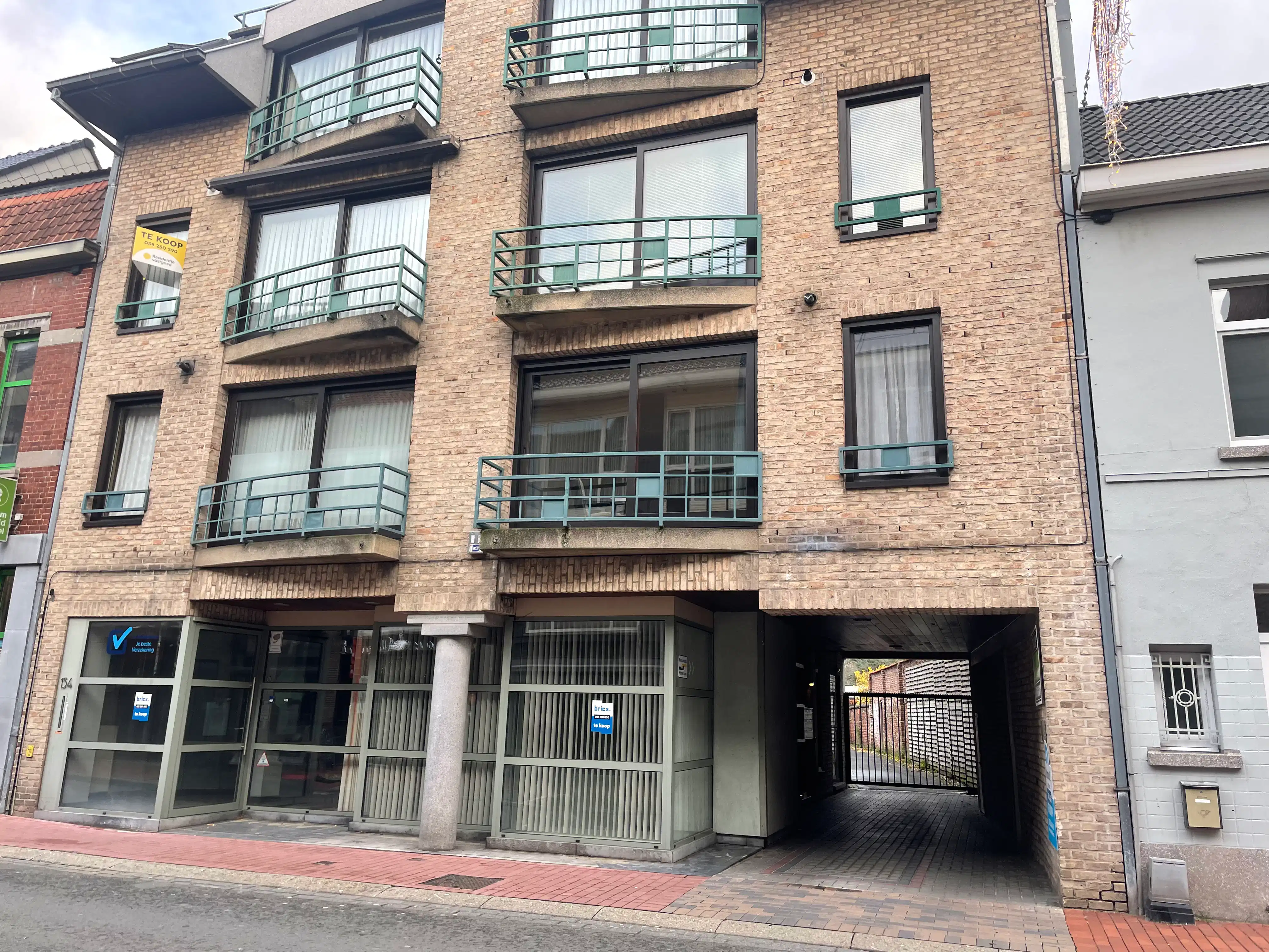 Gunstig gelegen instapklaar twee slaapkamer appartement + ruim terras foto {{pictureIndex}}