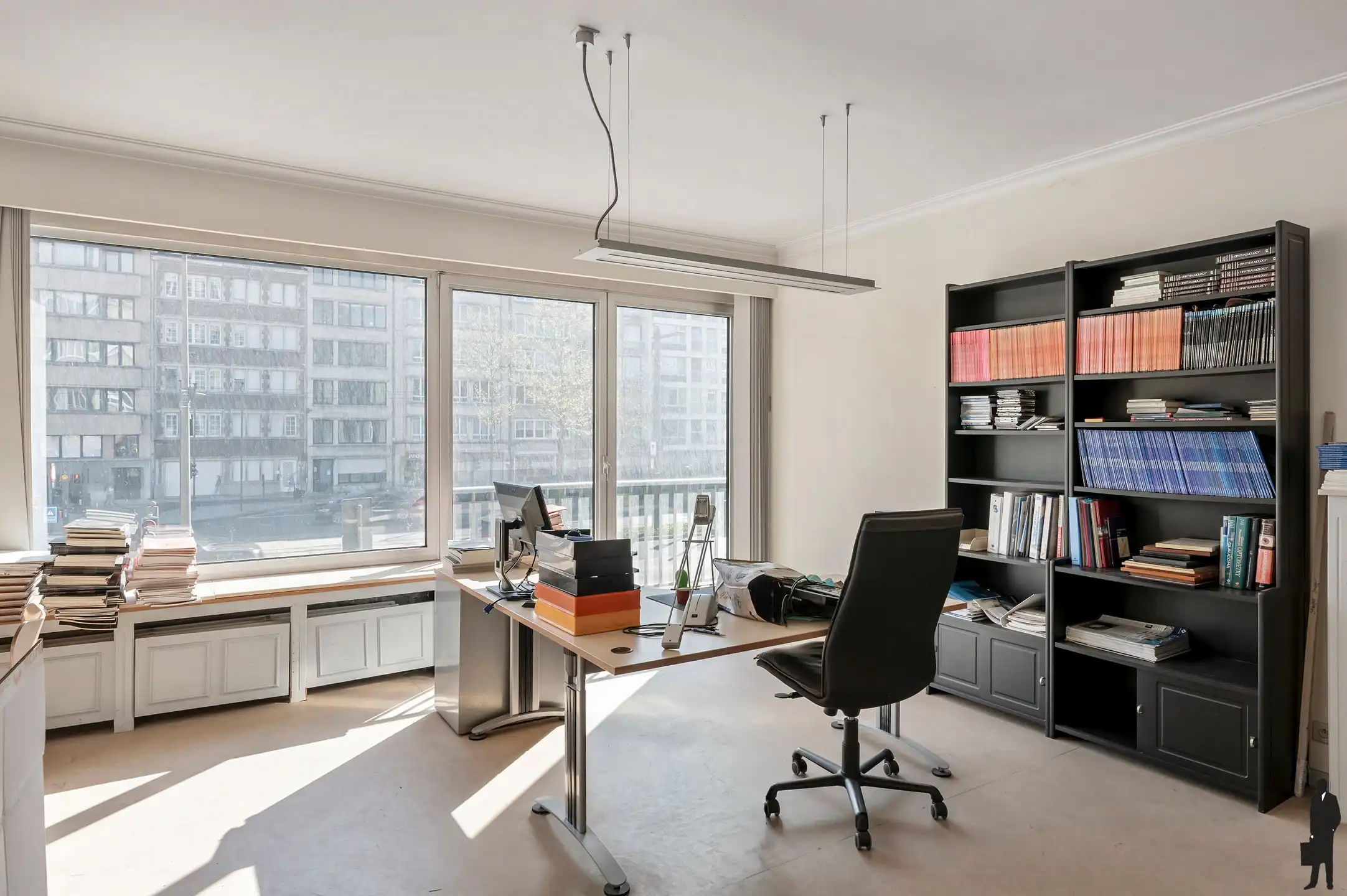 Goed onderhouden dokterspraktijk met 3 studio’s en 14 staanplaatsen foto 25