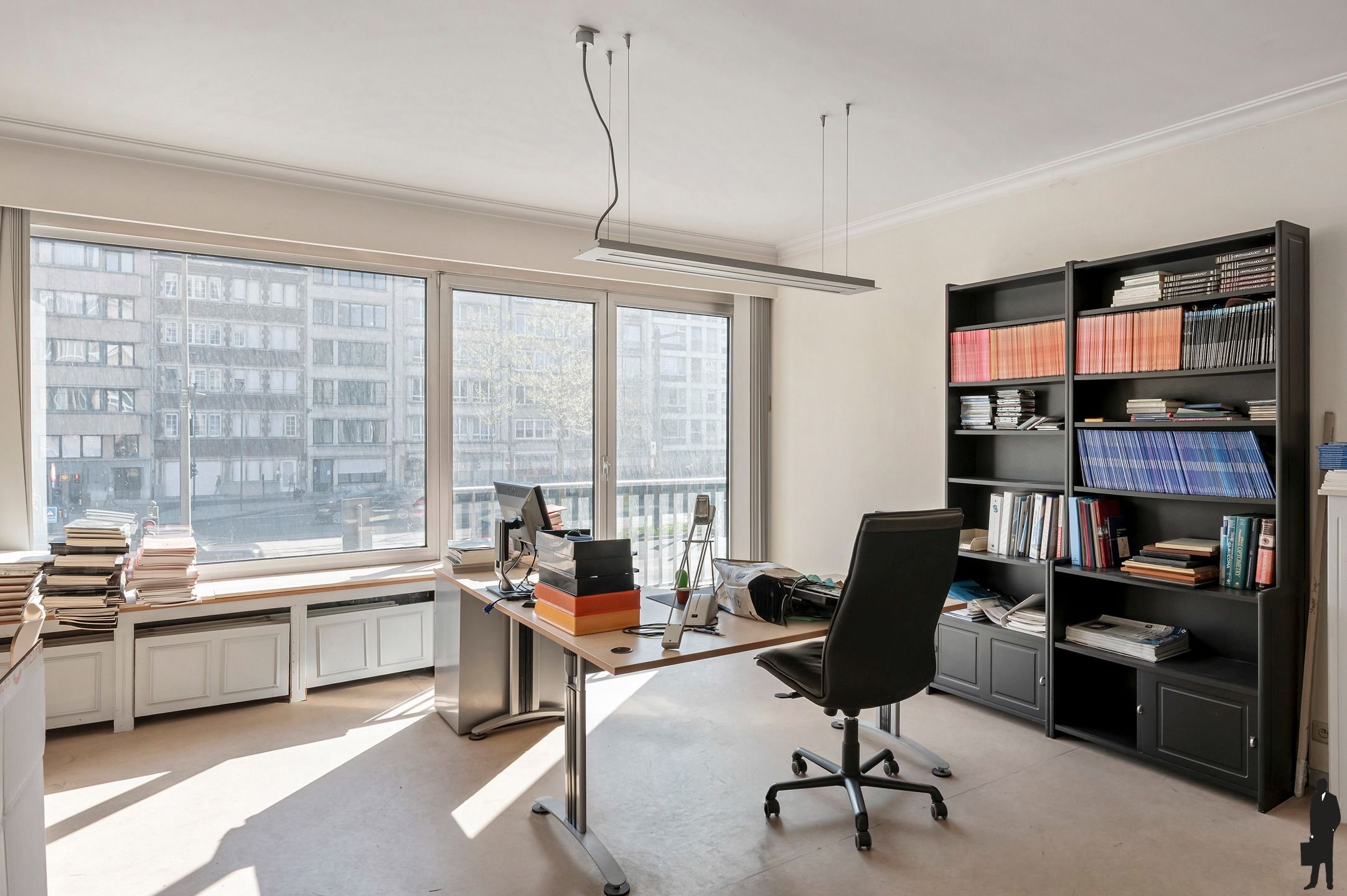 Goed onderhouden dokterspraktijk met 3 studio’s en 14 staanplaatsen foto 25