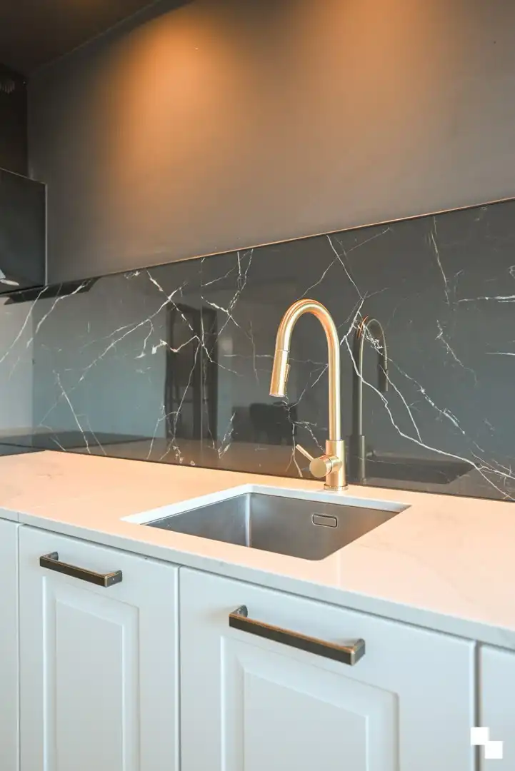 Volledig gerenoveerd appartement met drie slaapkamers te centrum Izegem foto 8