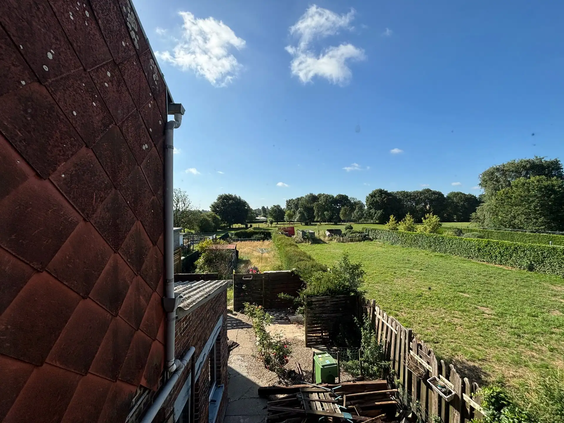Landelijk gelegen renovatiewoning met prachtig uitzicht over de velden foto 26