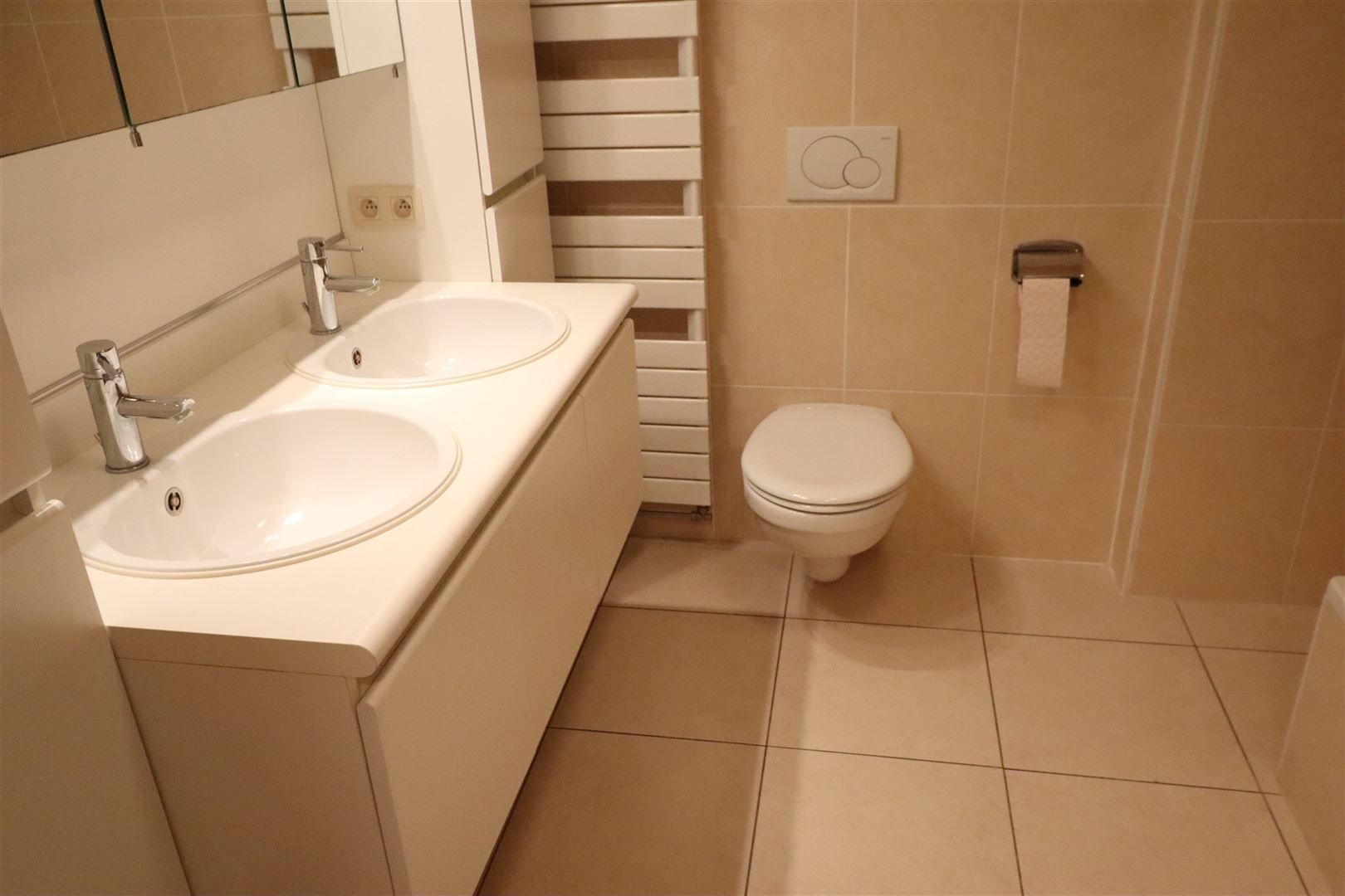 Twee slaapkamer app met terras!  foto 13