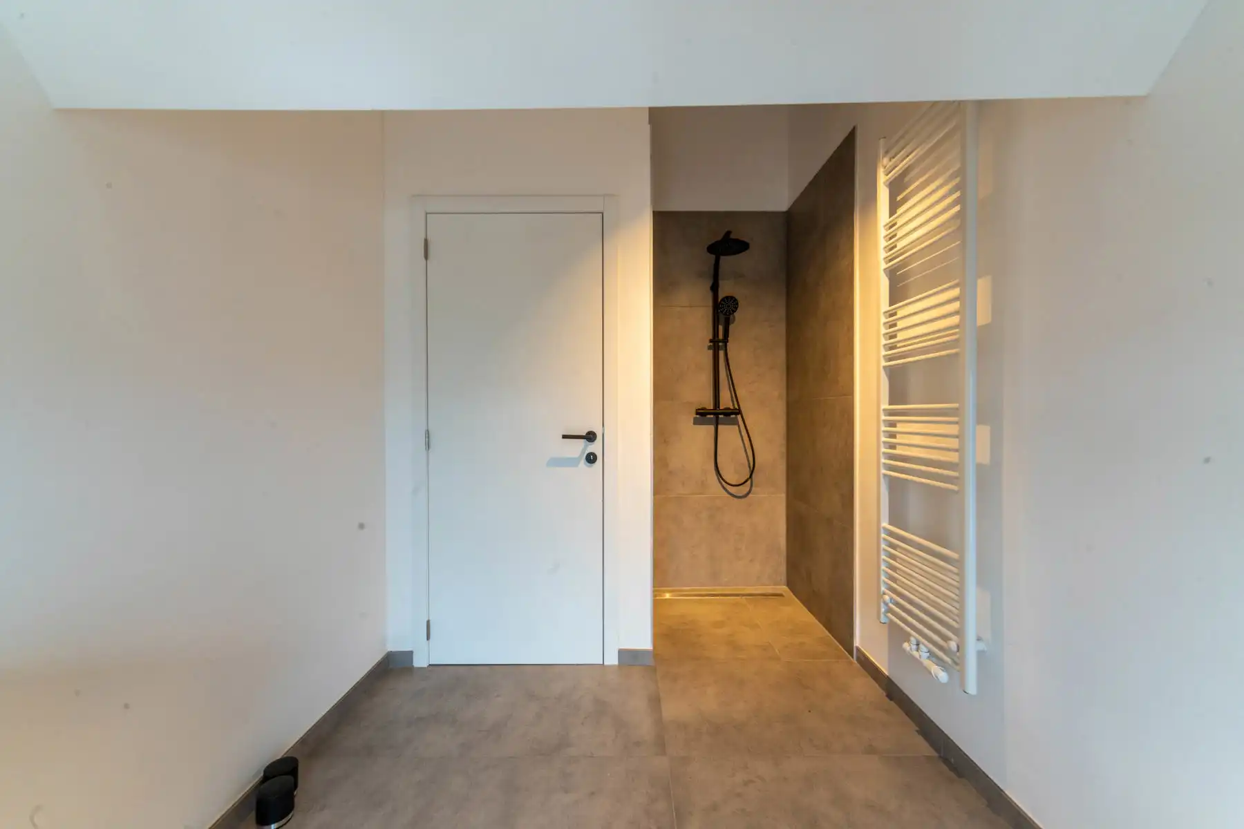 Instapklare, ruime gezinswoning met 5 slaapkamers en praktijkruimte te Boom. foto 13