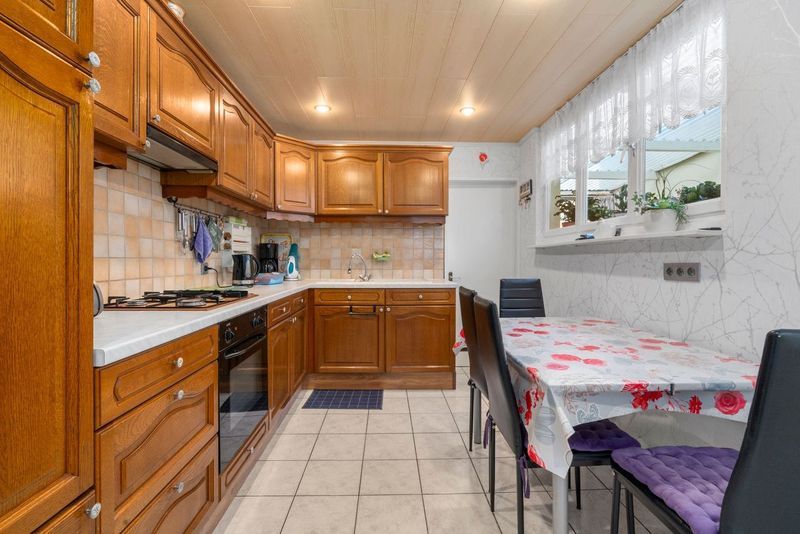 Ruime woning met 4 slaapkamers en tuin foto 7