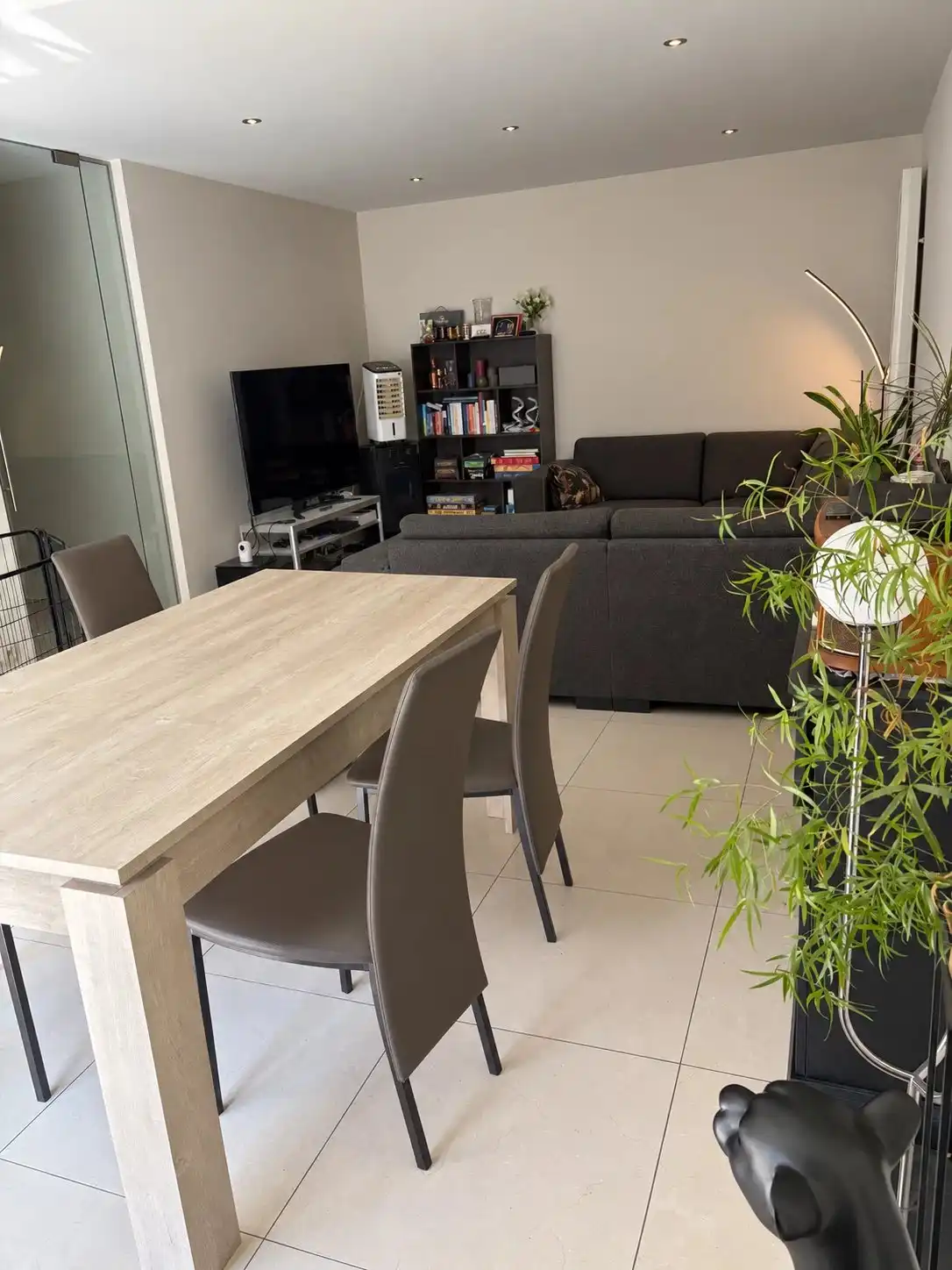 Te Huur : Verzorgde en ruime woning met 2 slaapkamers en garage in centrum Bilzen foto 7