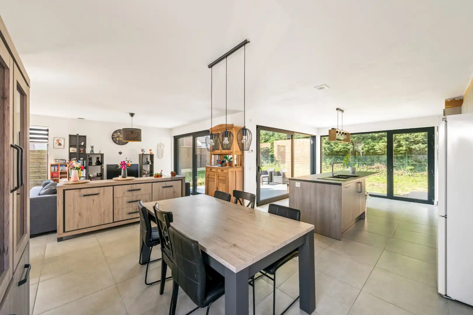 Recente villa met 3 slaapkamers, garage en zonnige tuin op een rustige ligging bij Ieper-centrum foto 5