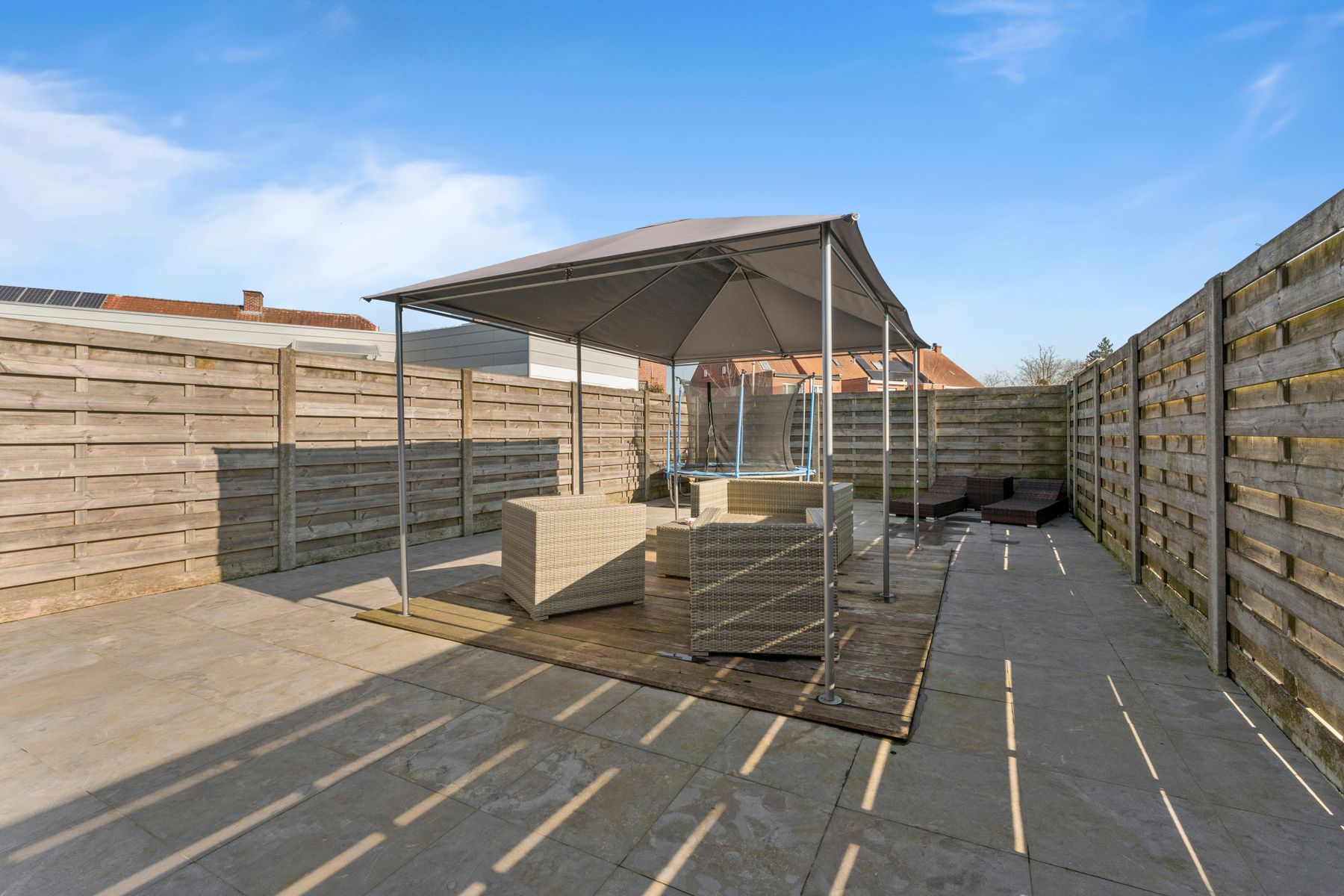Centraal gelegen gerenoveerde rijwoning met 3 slpk en tuin foto 2
