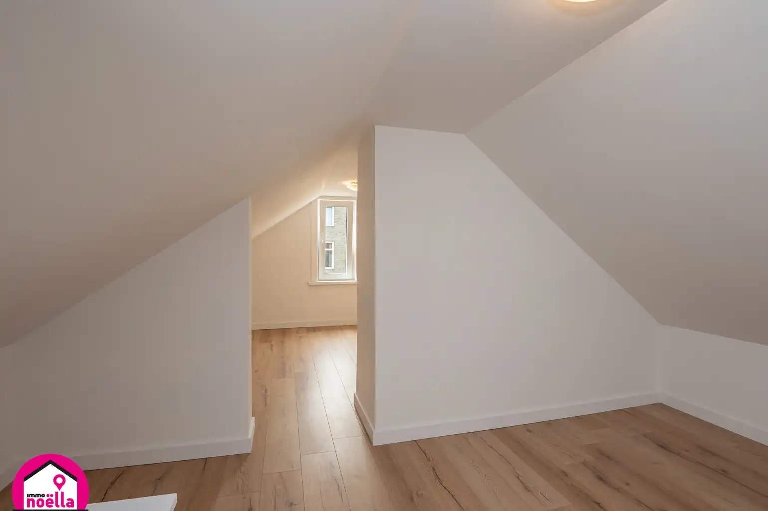 Half open bebouwing met garage en berging foto 32