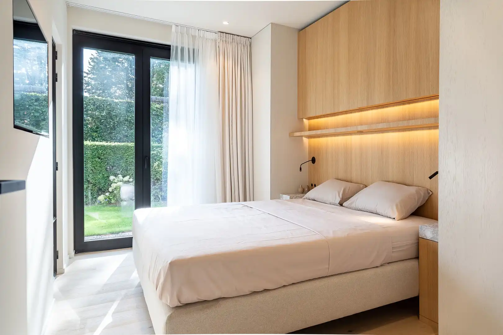 Prachtige alleenstaande villa met 5 slaapkamers gelegen in een rustige residentiële omgeving. foto 20