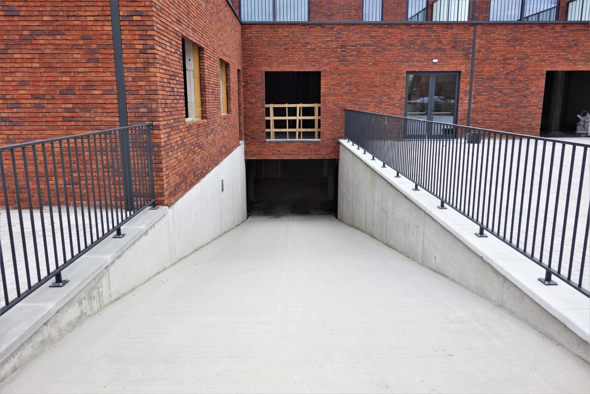 Individuele garagebox te huur in handelscentrum foto 4