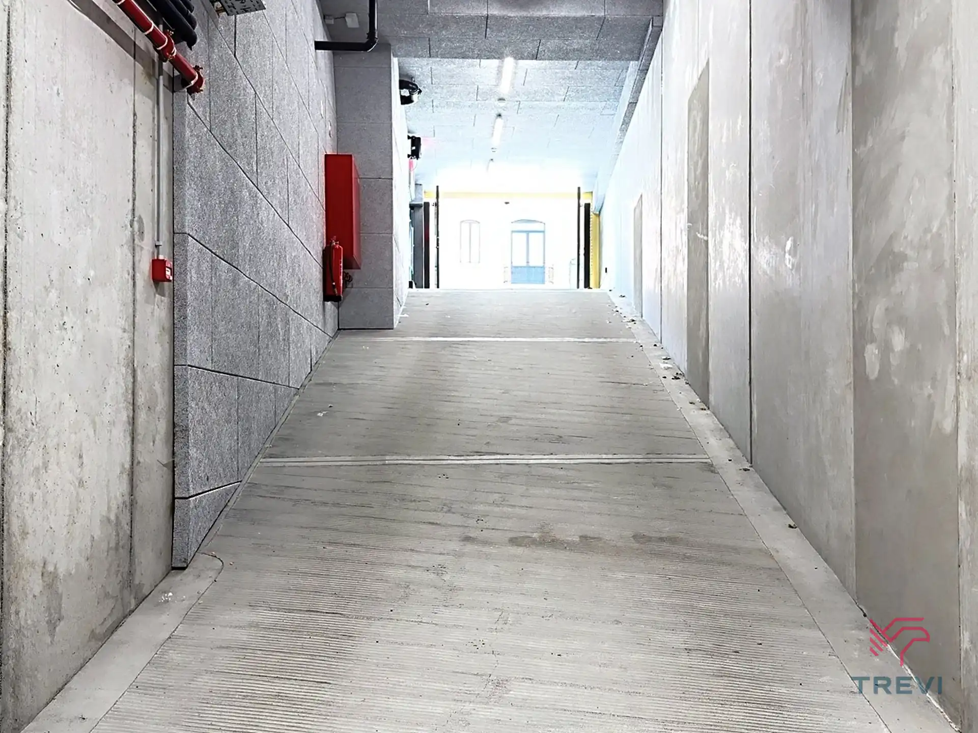 MENCH-PROJECT - PARKEERPLAATS TE HUUR foto 7