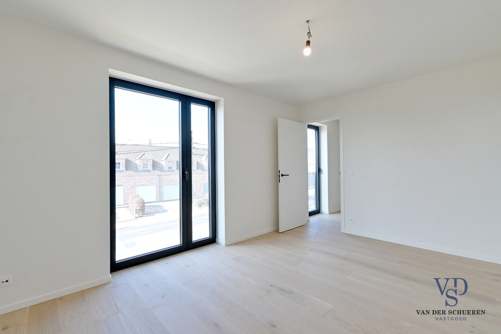 Half Open Bebouwing met buitenberging en carport foto 30