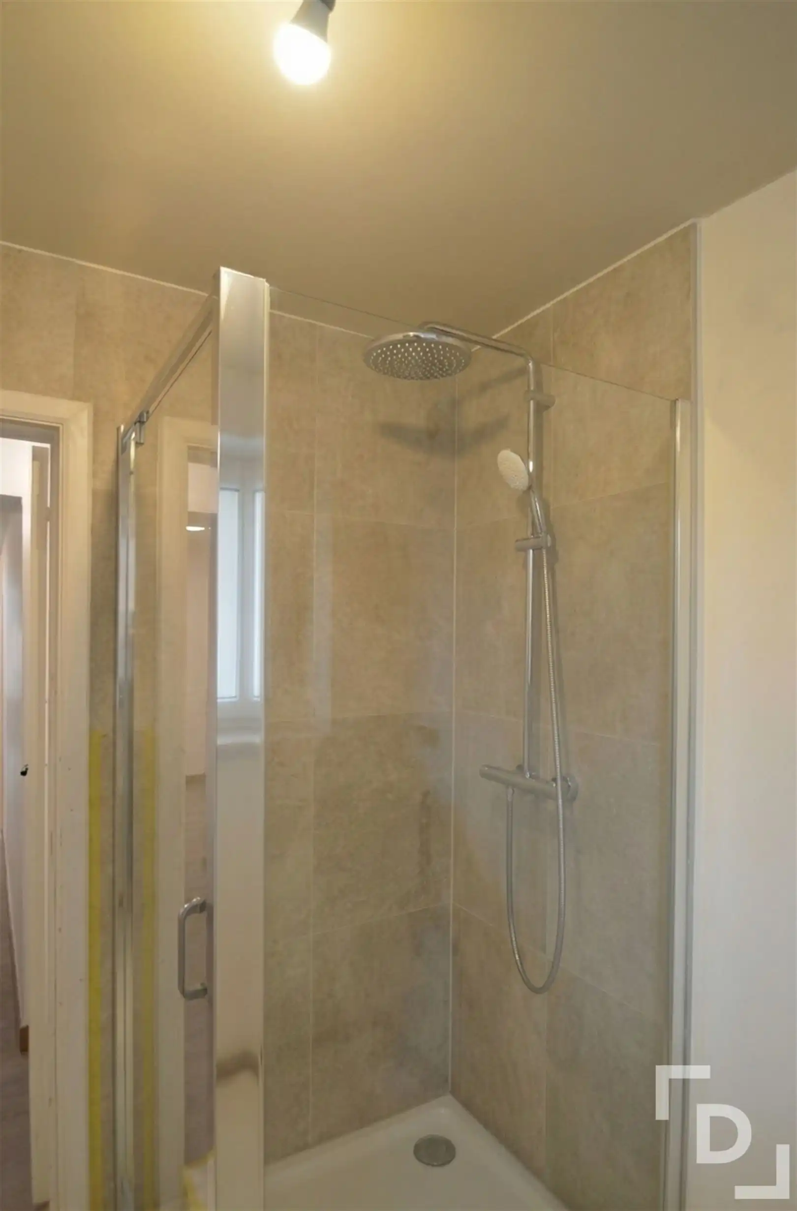 Gerenoveerd appartement in hartje Ieper foto 7