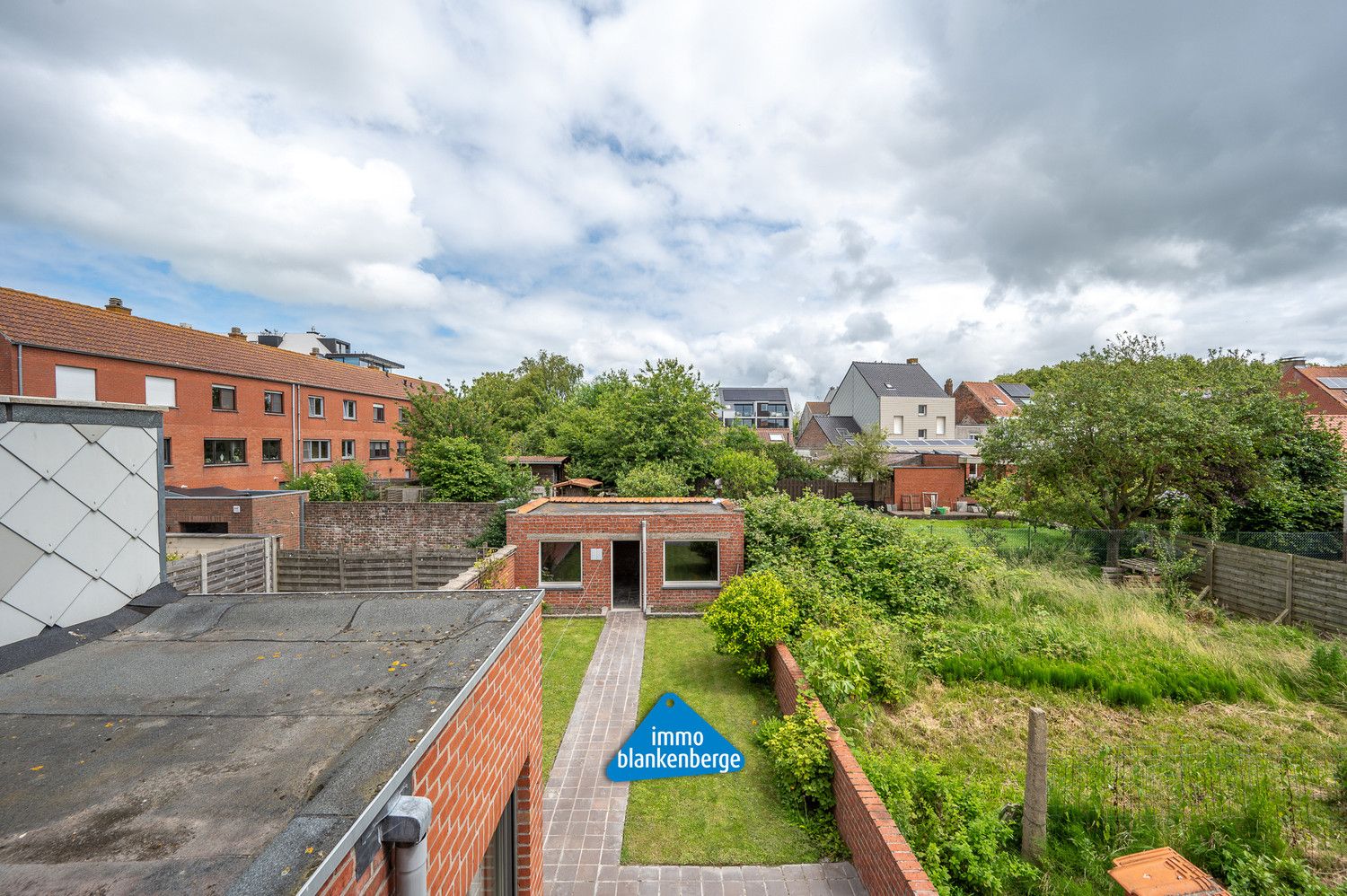 Ruime Rijwoning met 4 slaapkamers en Tuin foto 5