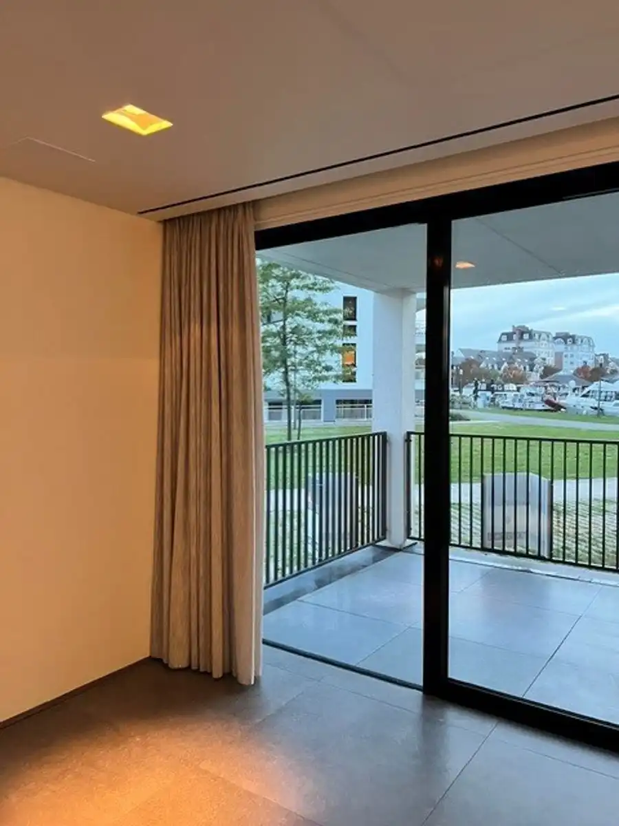 High-end appartement met frontaal zicht op de jachthaven. foto 11