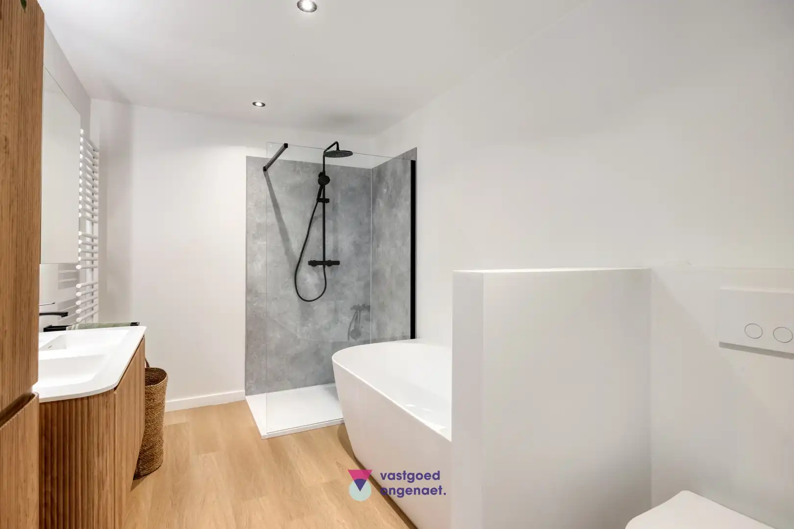 Totaalrenovatie met garage op toplocatie foto 13