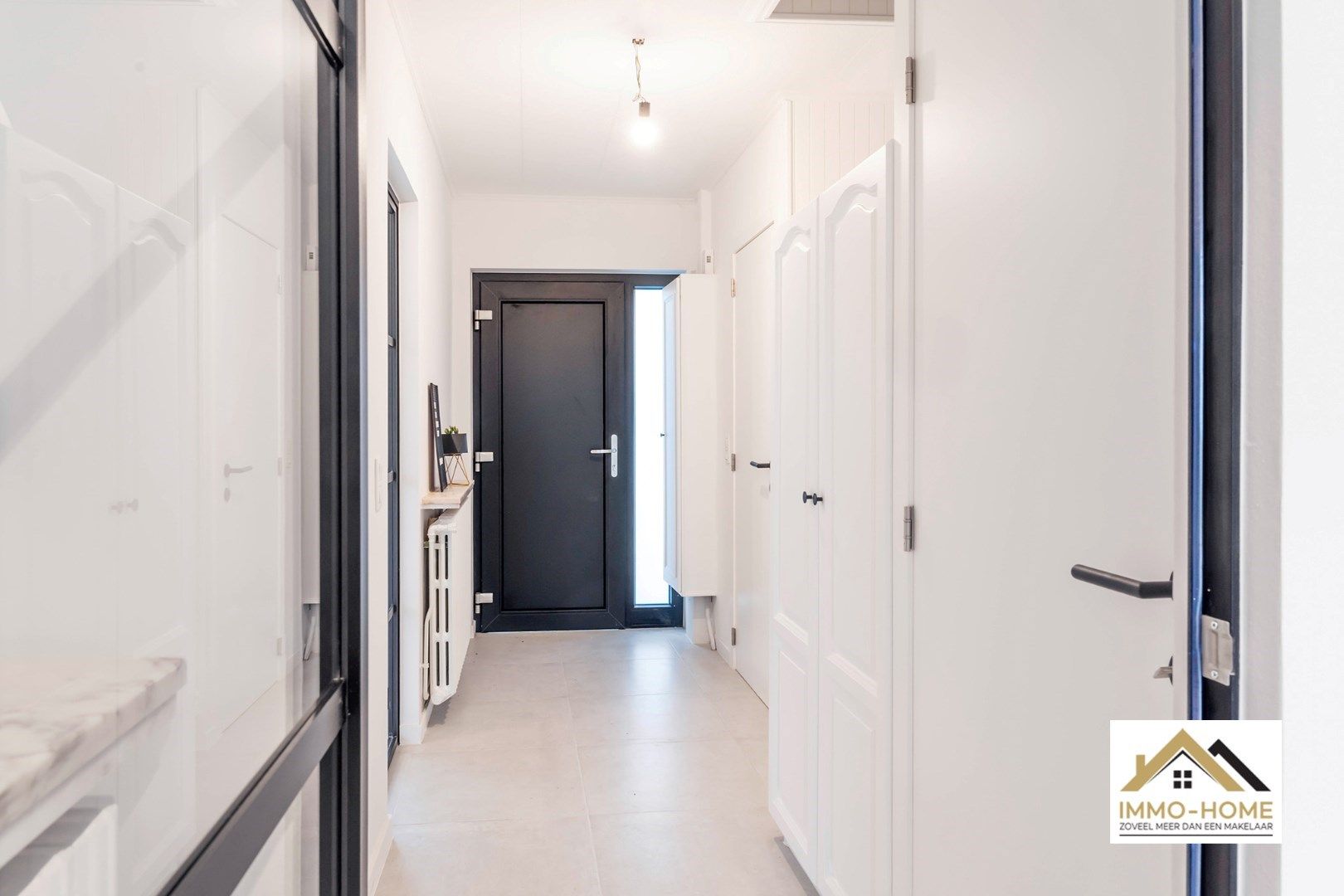 Zeer ruime woning met prachtig open zicht op agrarisch gebied foto 24