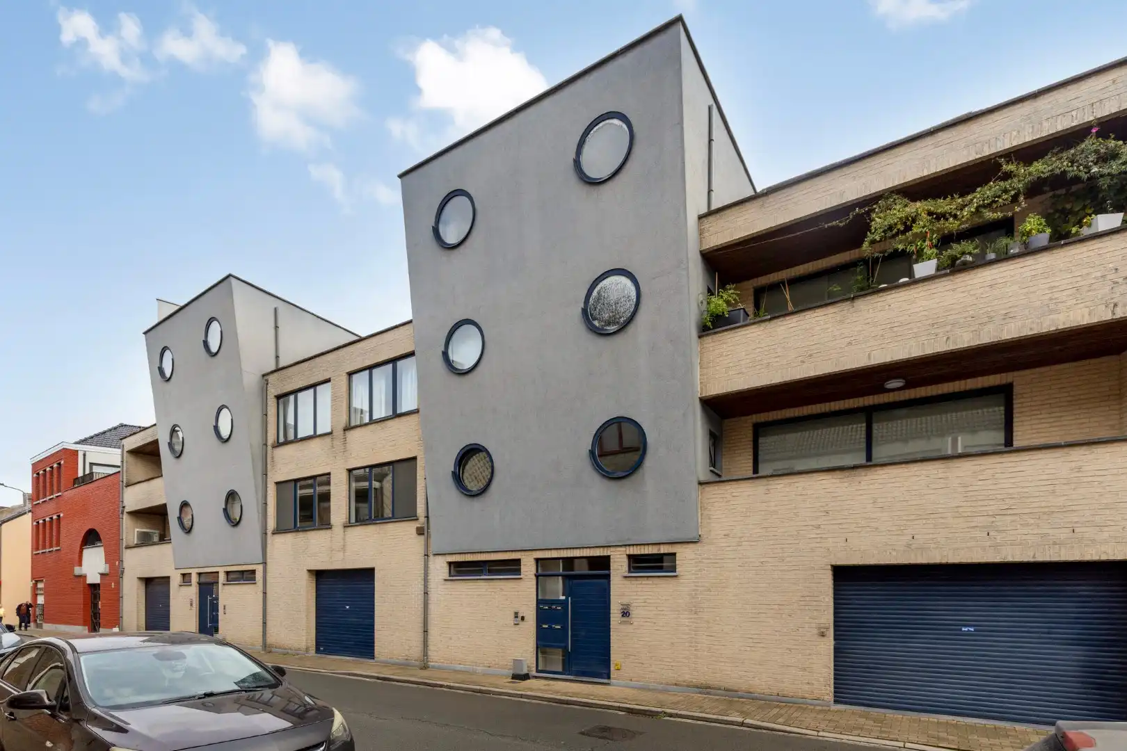 Ruim 2-slaapkamer appartement met parkeerplaats in Halle foto {{pictureIndex}}