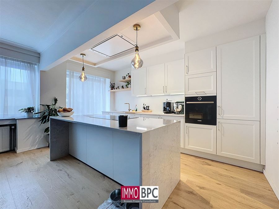 Volledig gereonveerd Appartement met 2 slk. foto 10