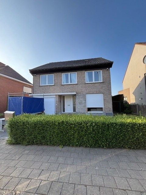 Rustig gelegen, alleenstaande woning op 674m2 met 3 slaapkamers, lichtrijke woonkamer met zicht op de tuin.... foto 11