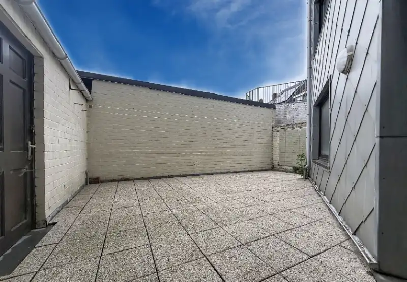 Gelijkvloers appartement met terras en dubbele garage foto 9