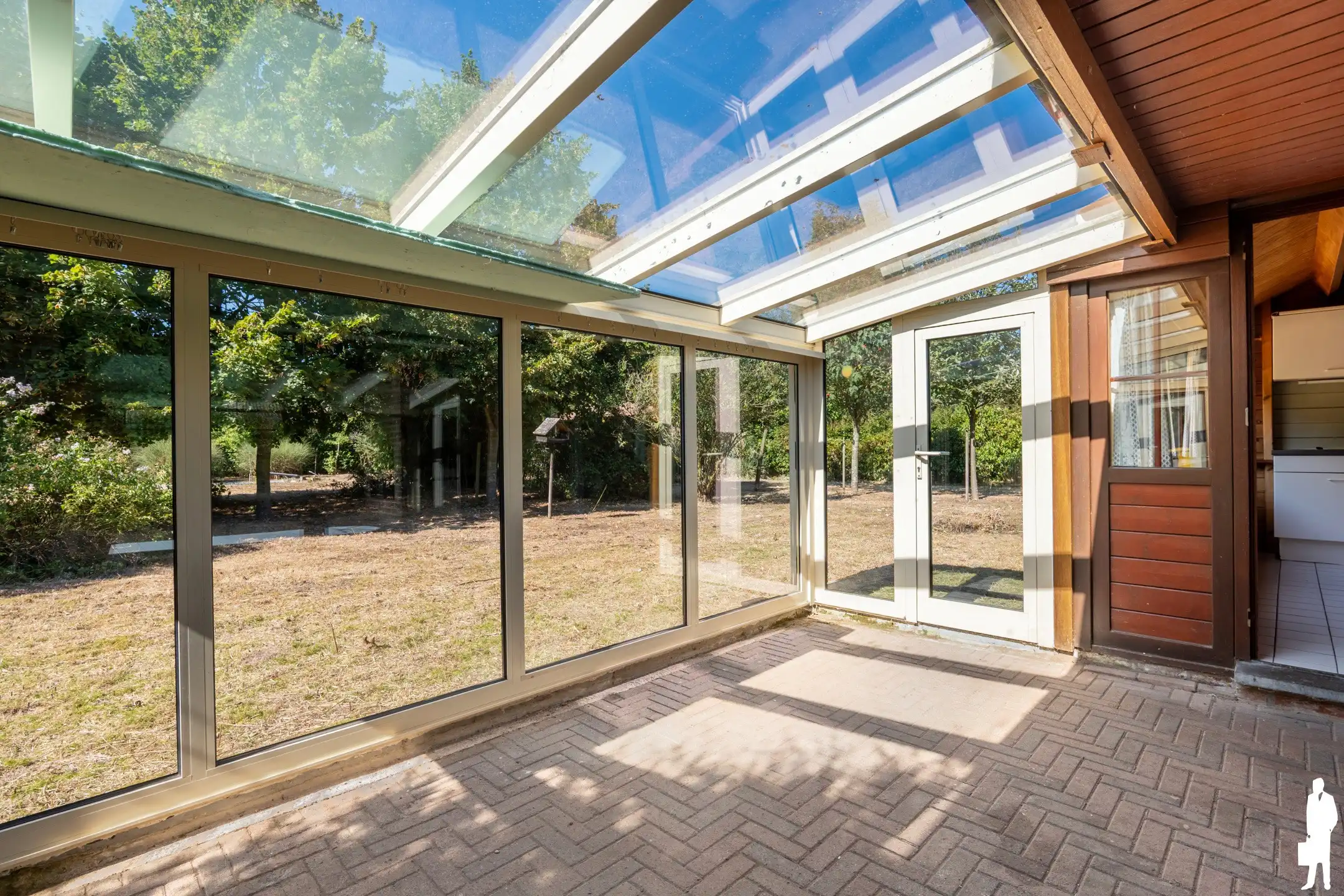 Vrijstaande laagbouwwoning op een perceel van 2.448 m² foto 16