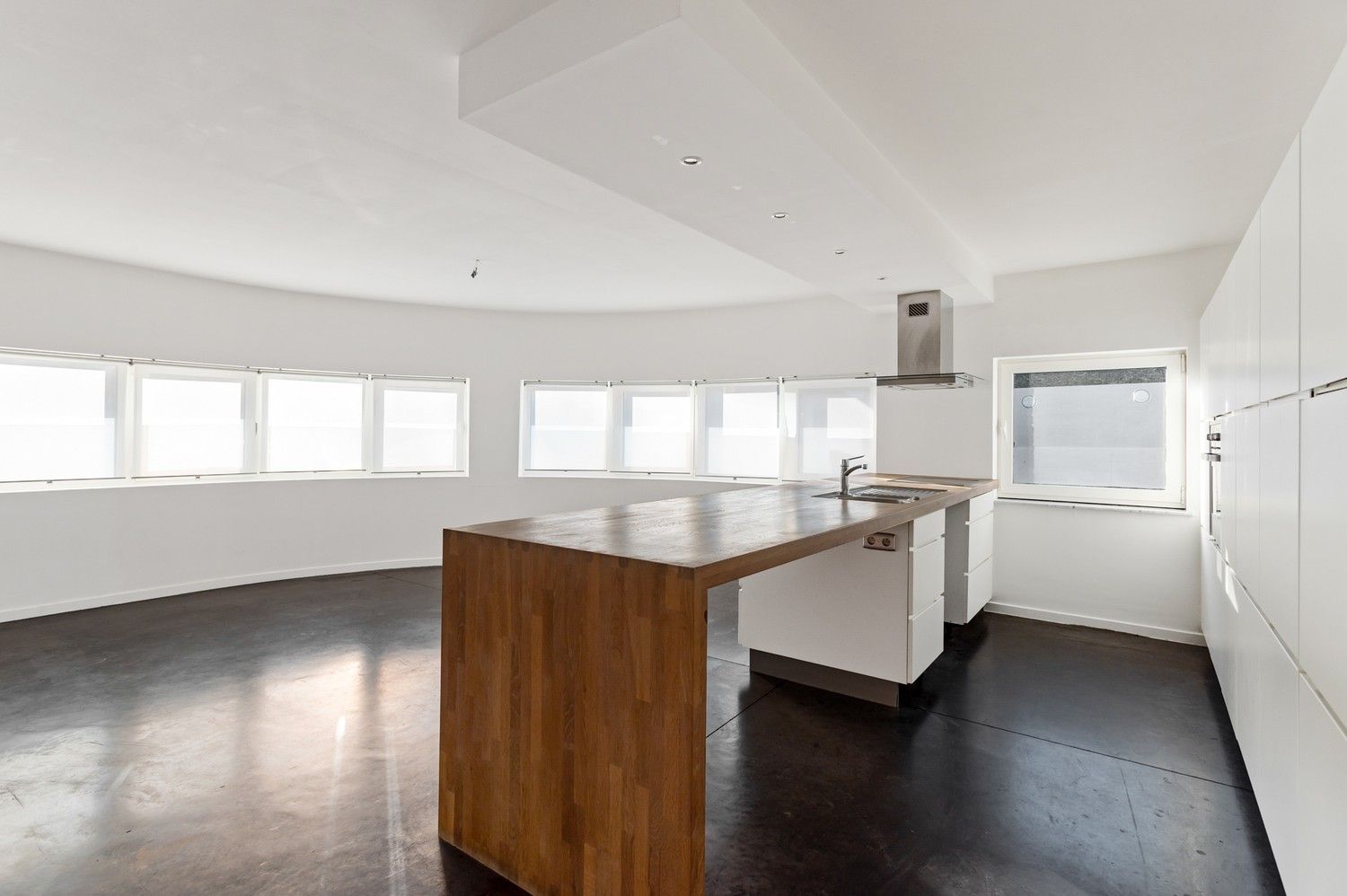 Ruim gelijkvloersappartement met 2 slpk en terras foto 8