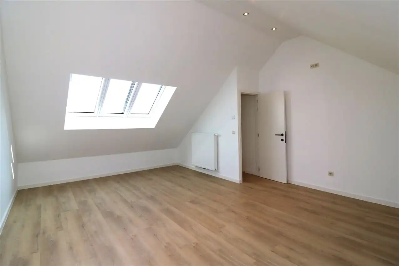 Prachtig, volledig vernieuwde woning met 3 slpk. foto 22