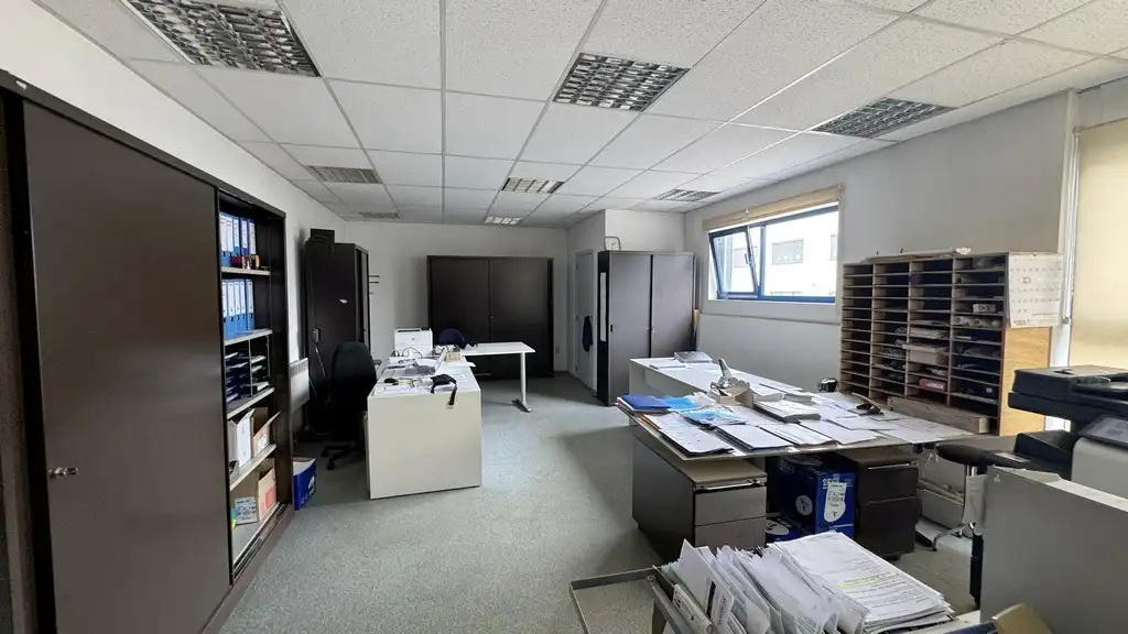 Loods met kantoor te huur nabij E313 in Wommelgem foto 5