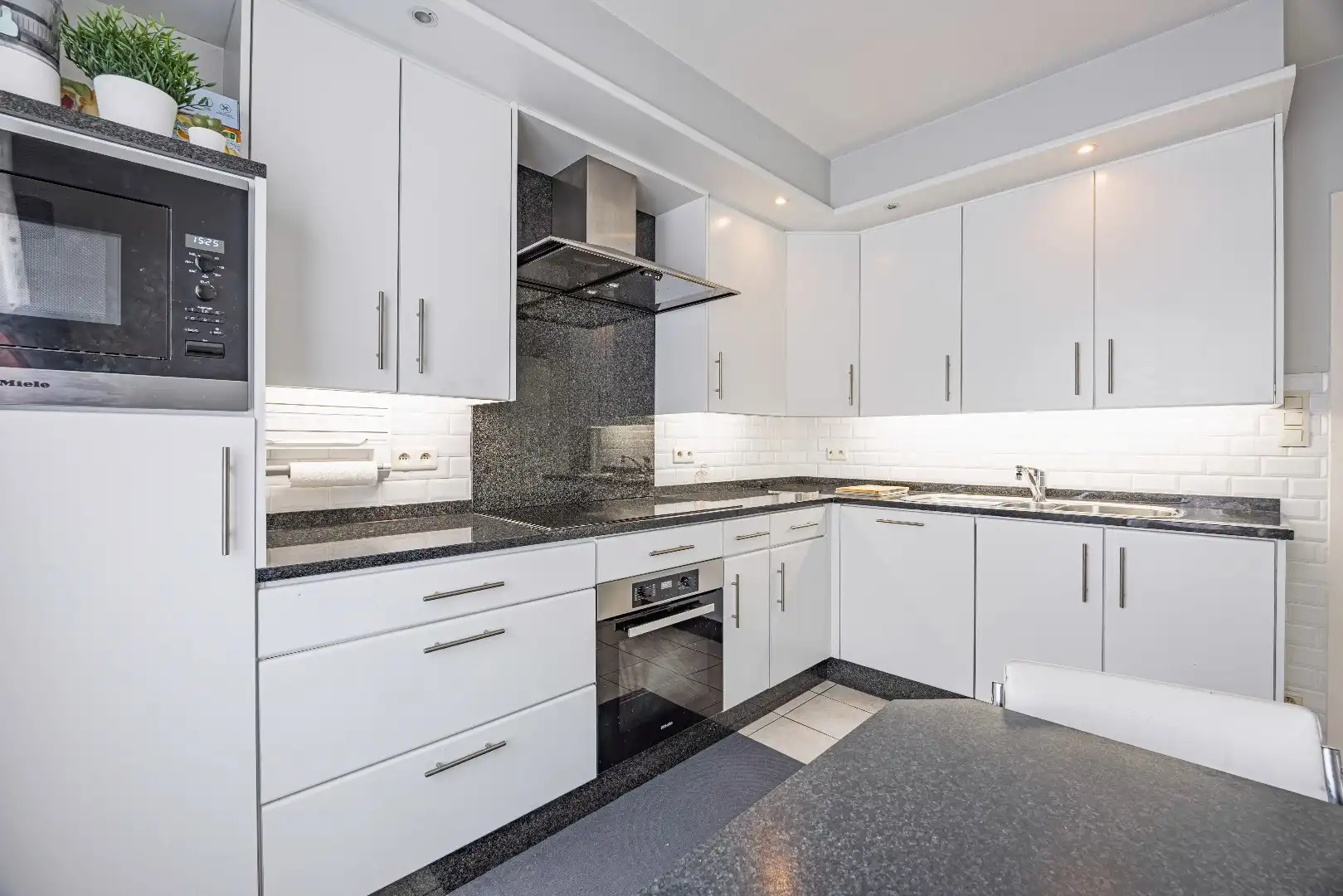Instapklare, lichtrijke bel-etage woning met ruime garage en terras op centrale ligging foto 8