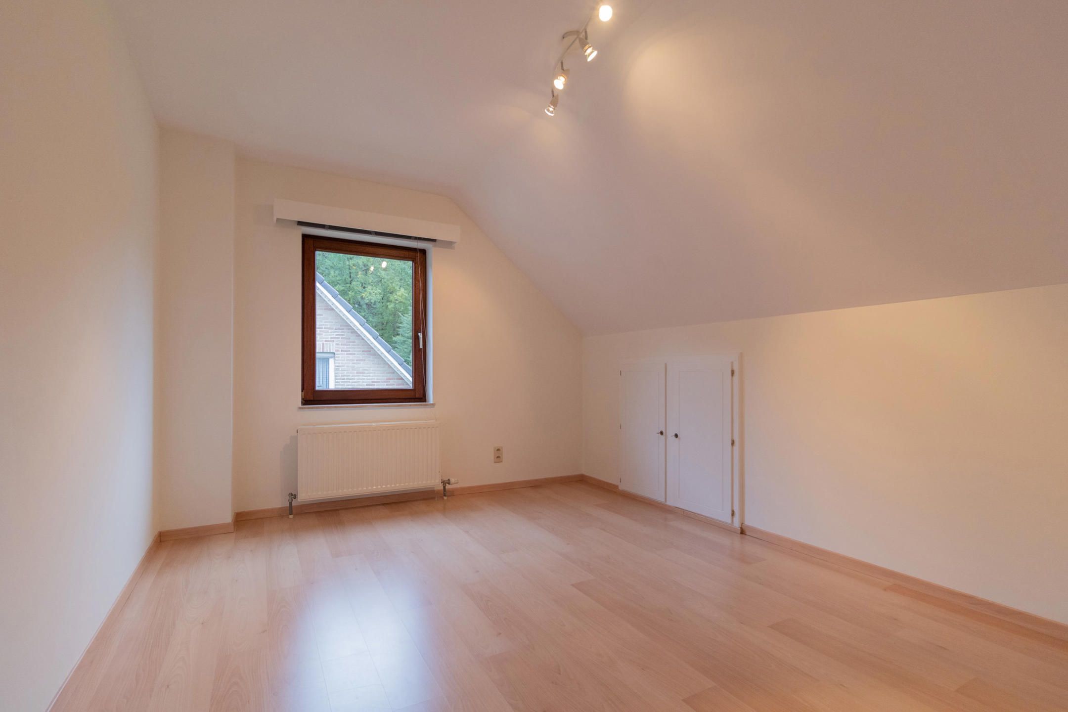 Ideaal gelegen villa met 4 slaapkamers foto 17