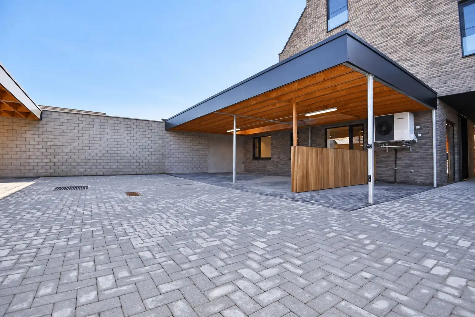 Appartement met 2 slaapkamers, terras en autostaanplaats te centrum Maldegem foto 10