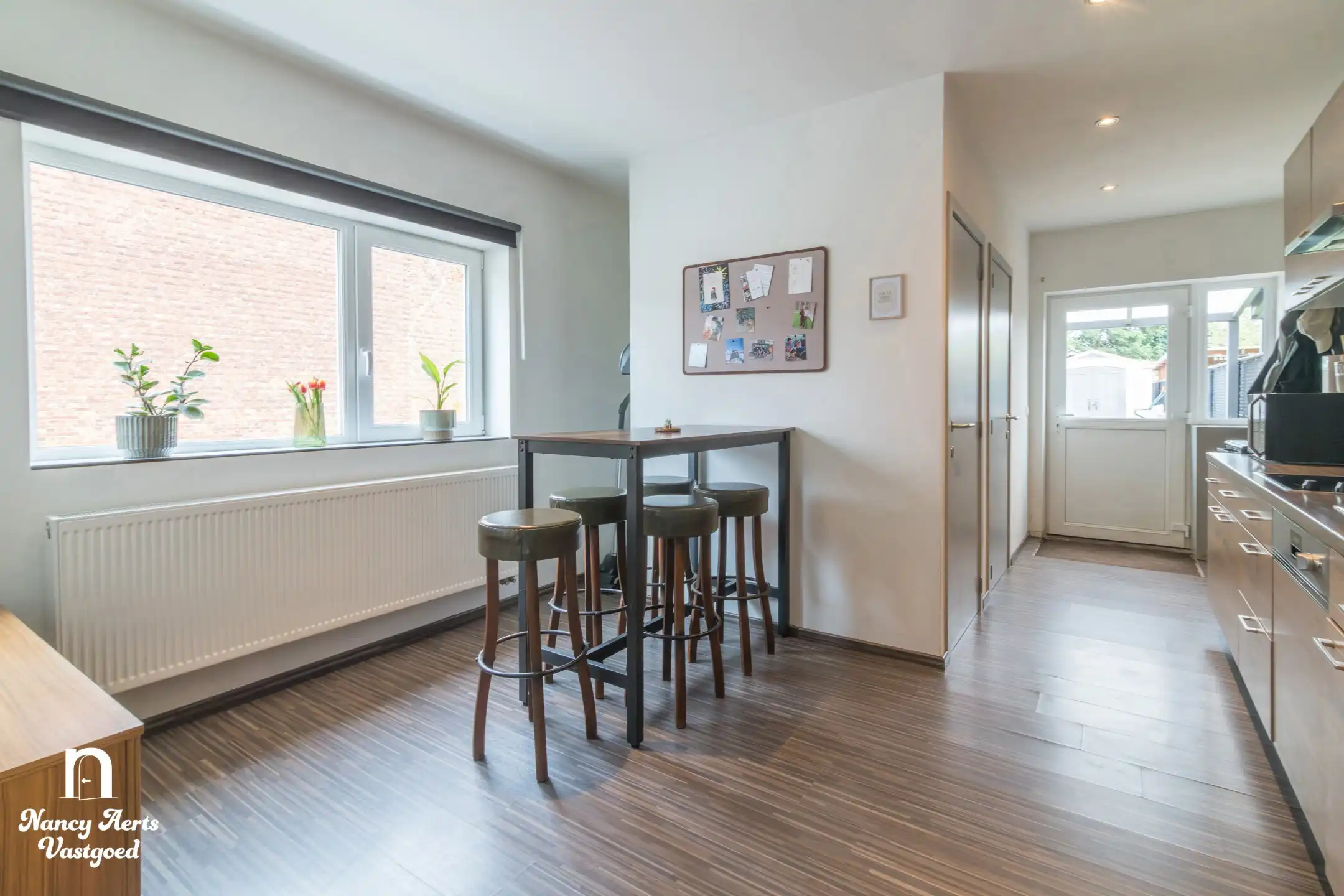 Charmante gerenoveerde woning met zuidgerichte tuin foto 18