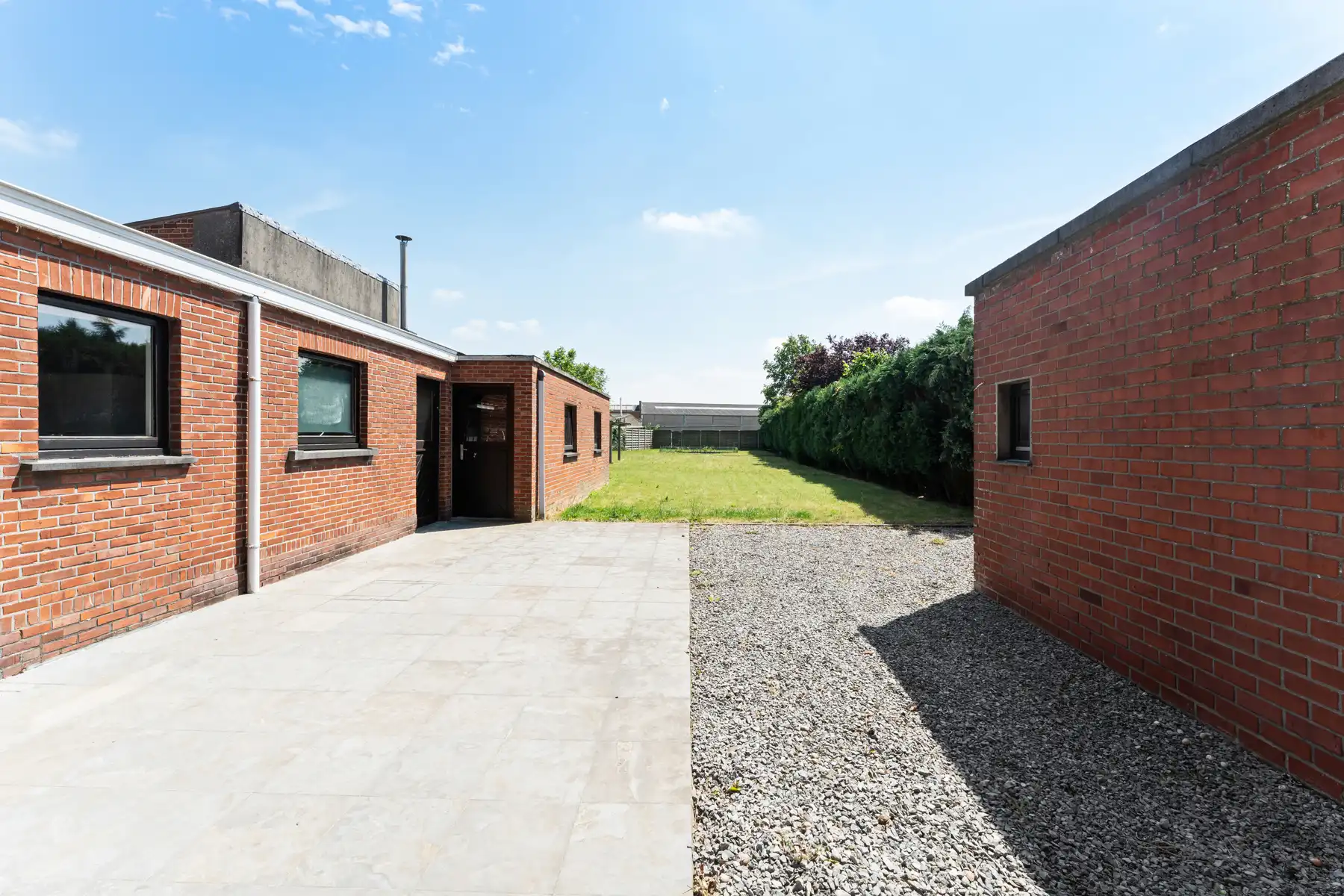 Ruime woning met diepe tuin in het centrum van Tielt  foto 6