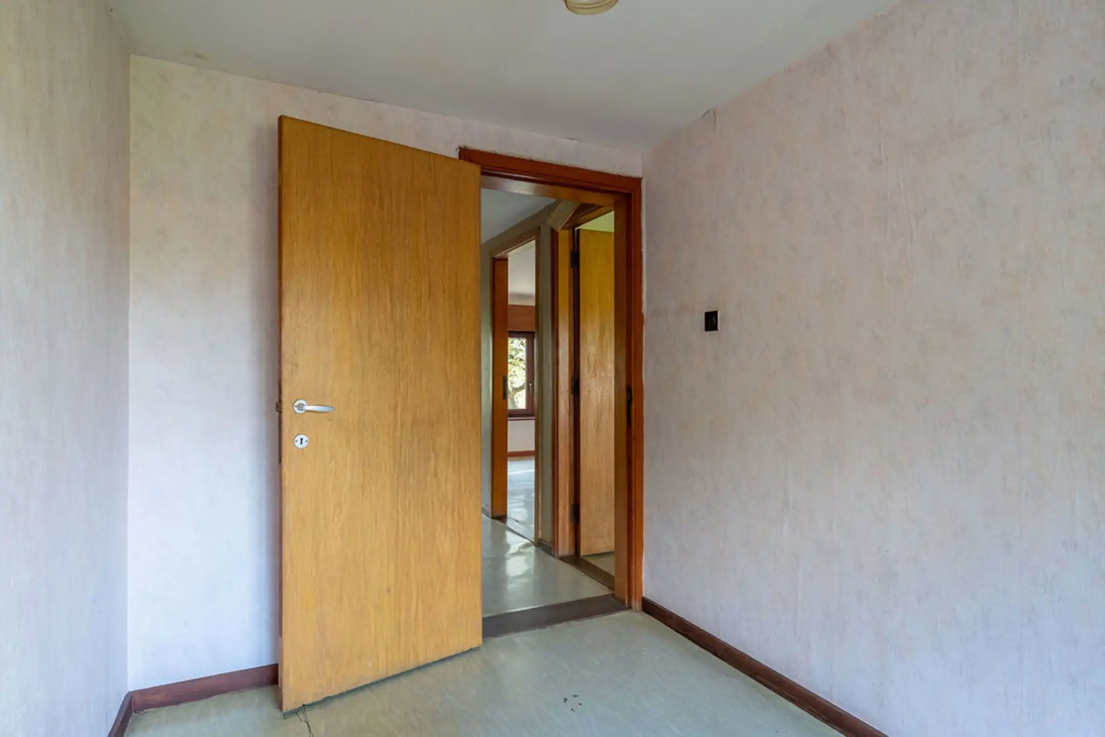 Te renoveren woning op een mooi en gunstig gelegen perceel van in totaal 6.449 m². foto 21